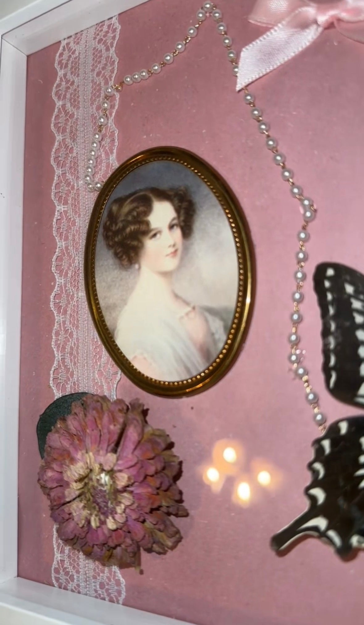 Vintage cameo trinket frame