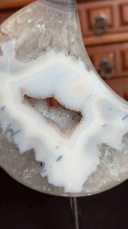 Druzy agate moon with portal